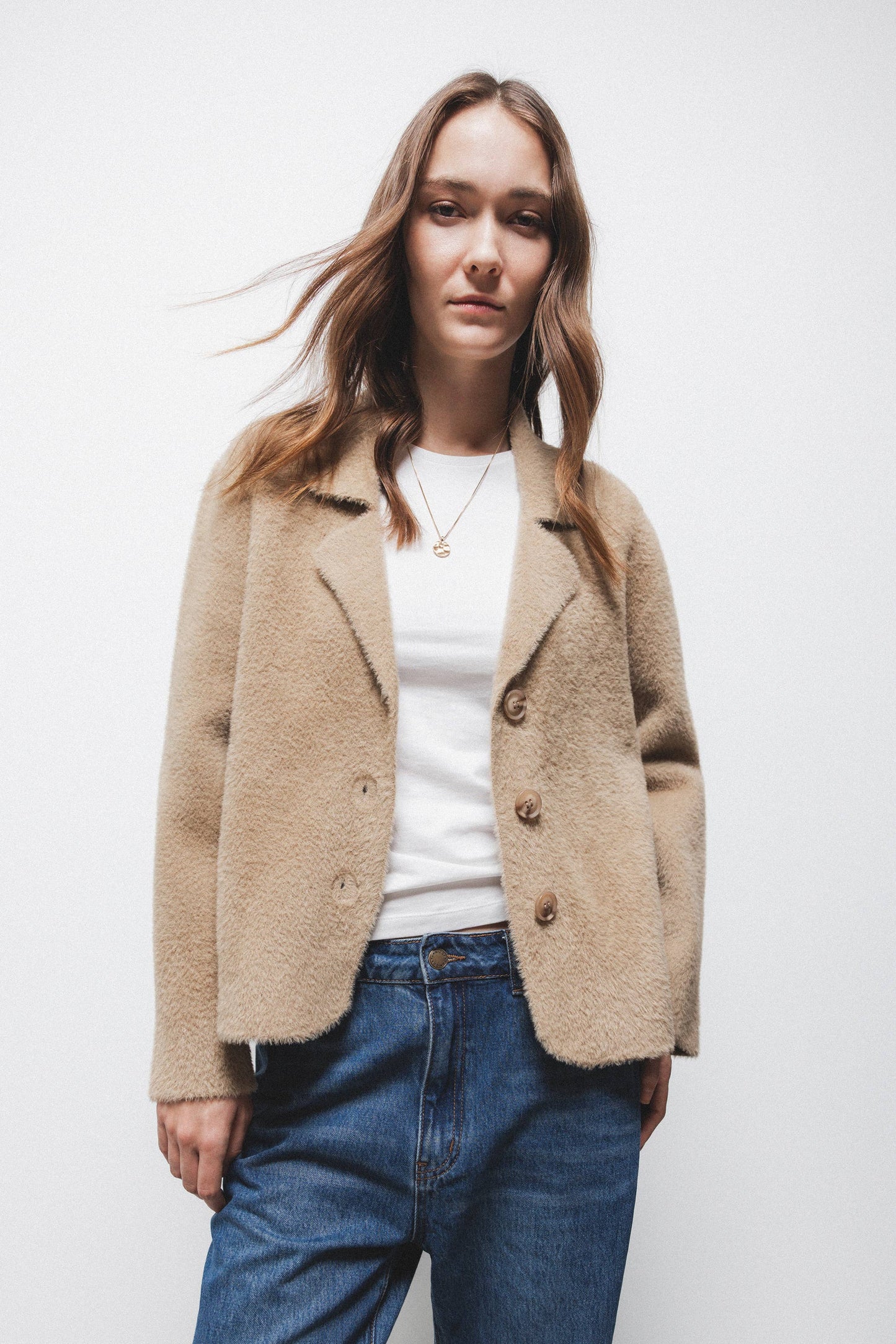 Cappotto corto in pelliccia sintetica beige