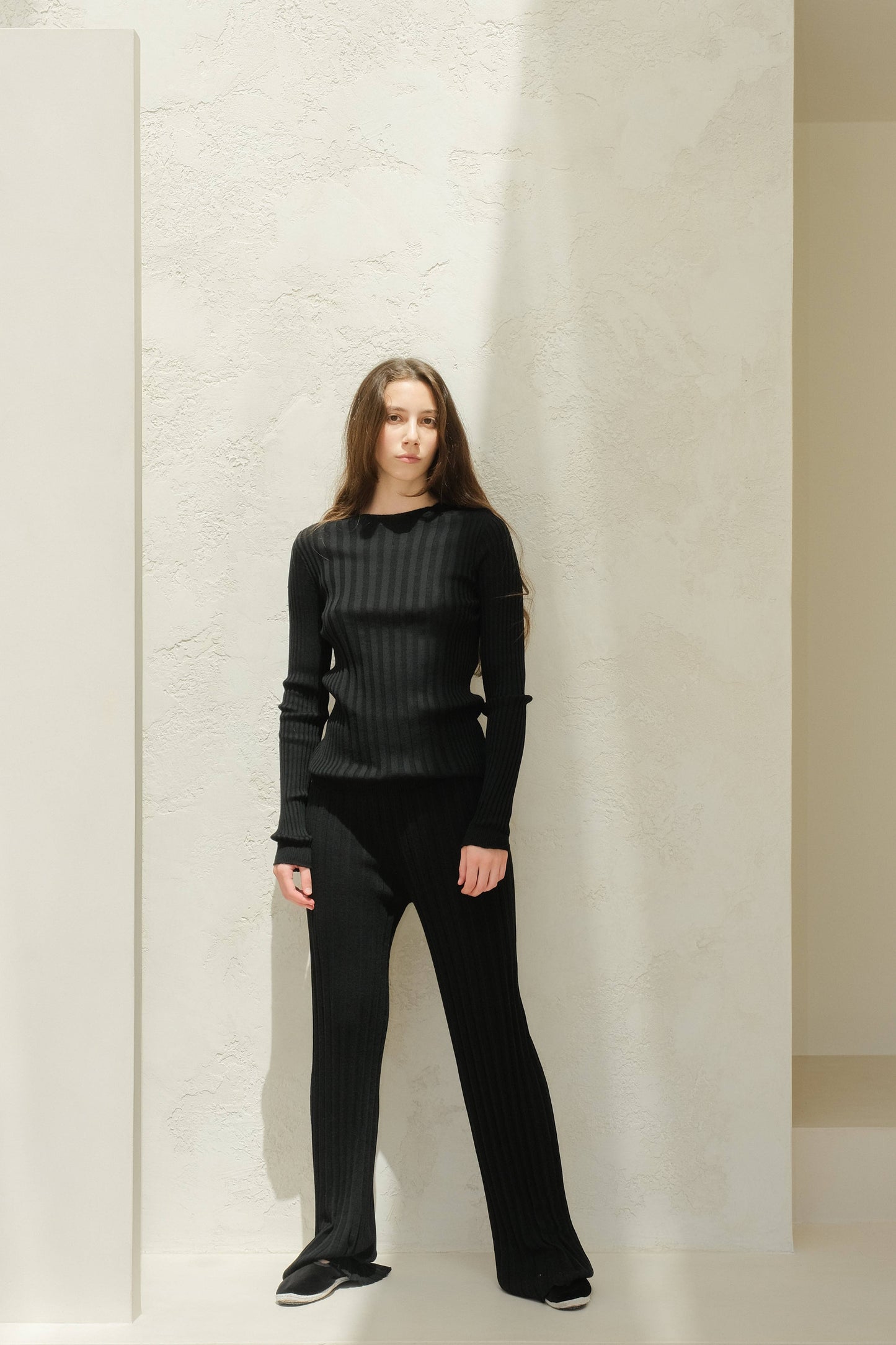 Maglione girocollo a costine in lana merino extra fine