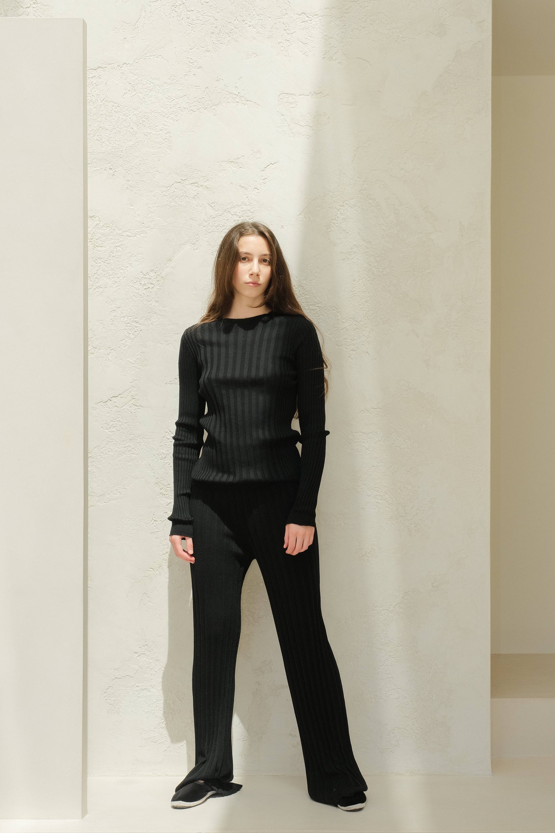 Maglione girocollo a costine in lana merino extra fine