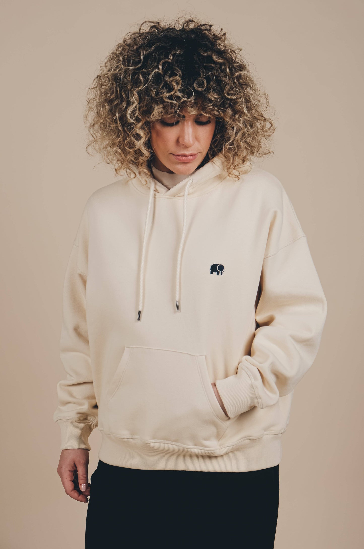 Felpa con cappuccio oversize in cotone biologico avorio da donna