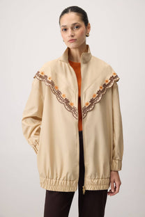 Giacca impermeabile ricamata beige
