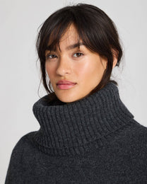Maglione dolcevita oversize in lana d’agnello grigio scuro mélange