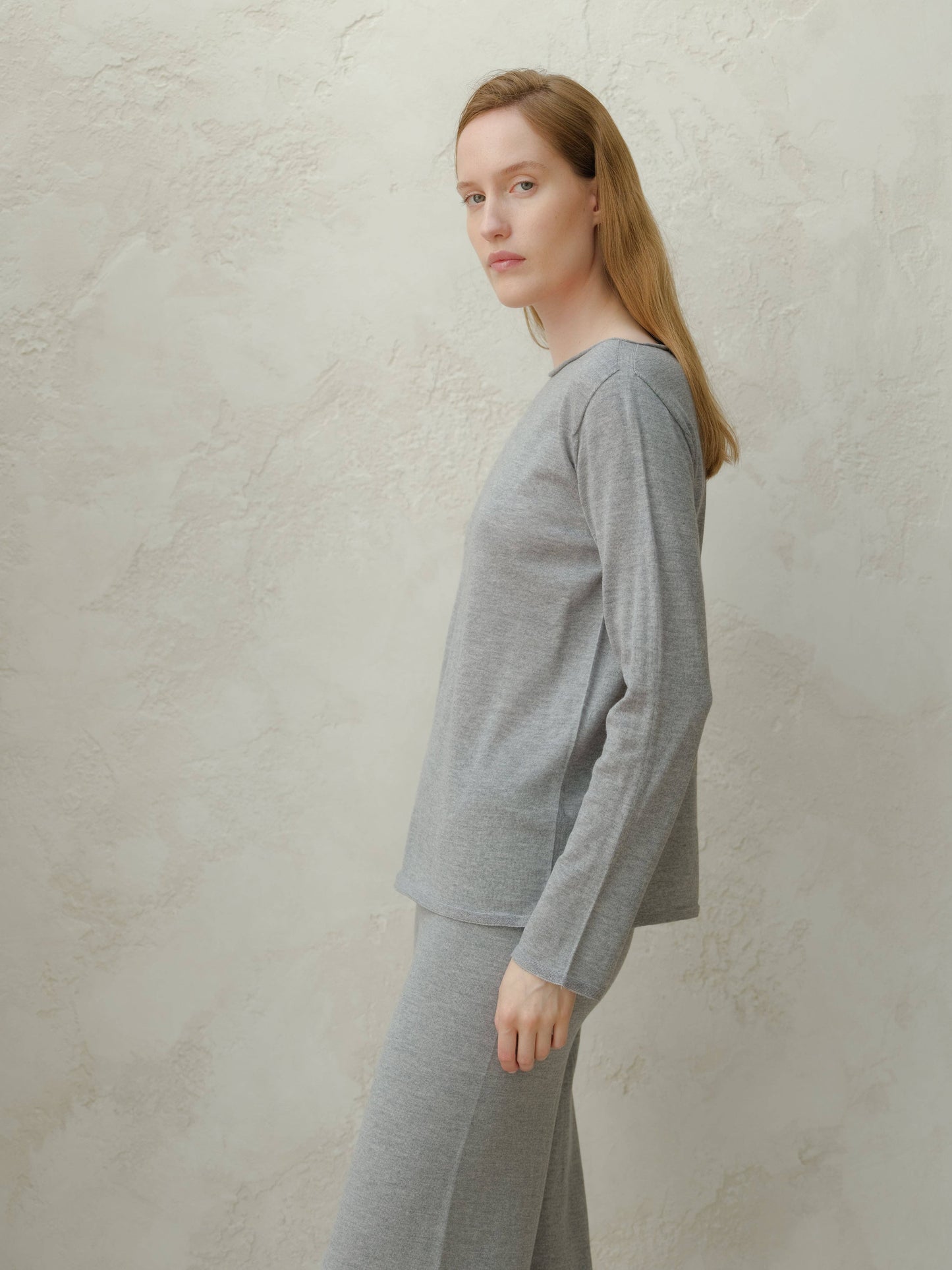 Maglione in lana merino extrafine con scollo a barchetta a maglia 3D
