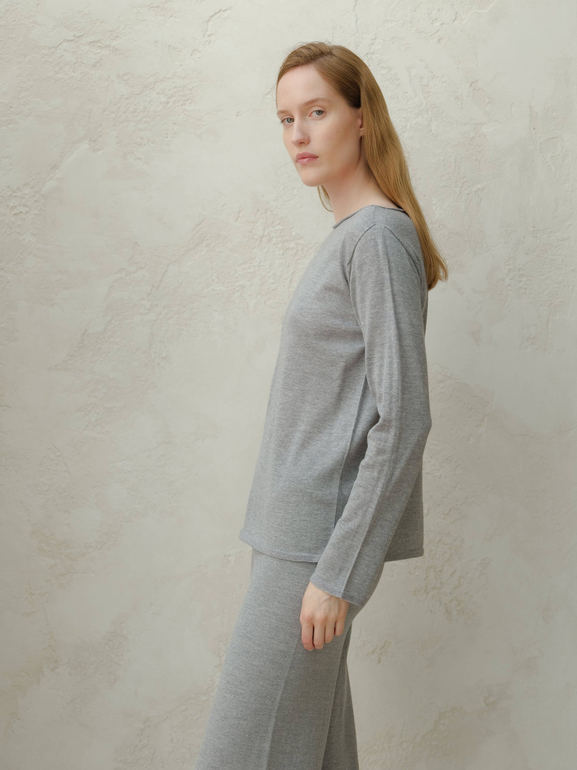 Maglione in lana merino extrafine con scollo a barchetta a maglia 3D