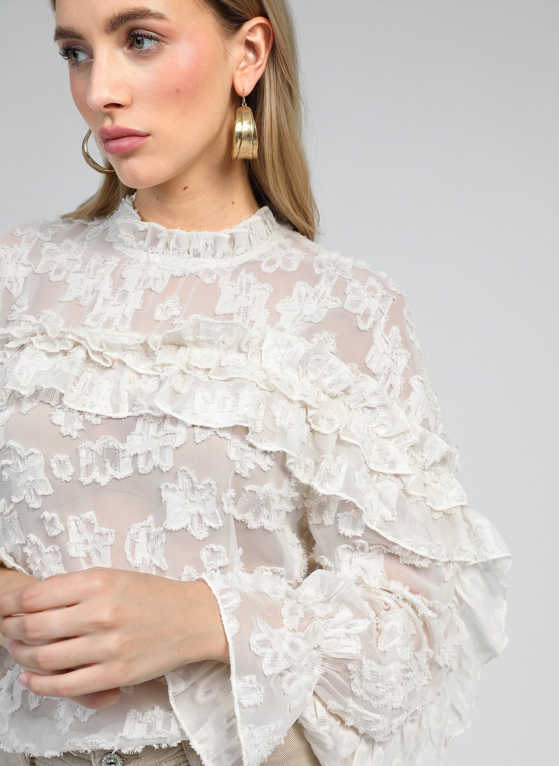 Camicia Soely écru in jacquard trasparente con volant