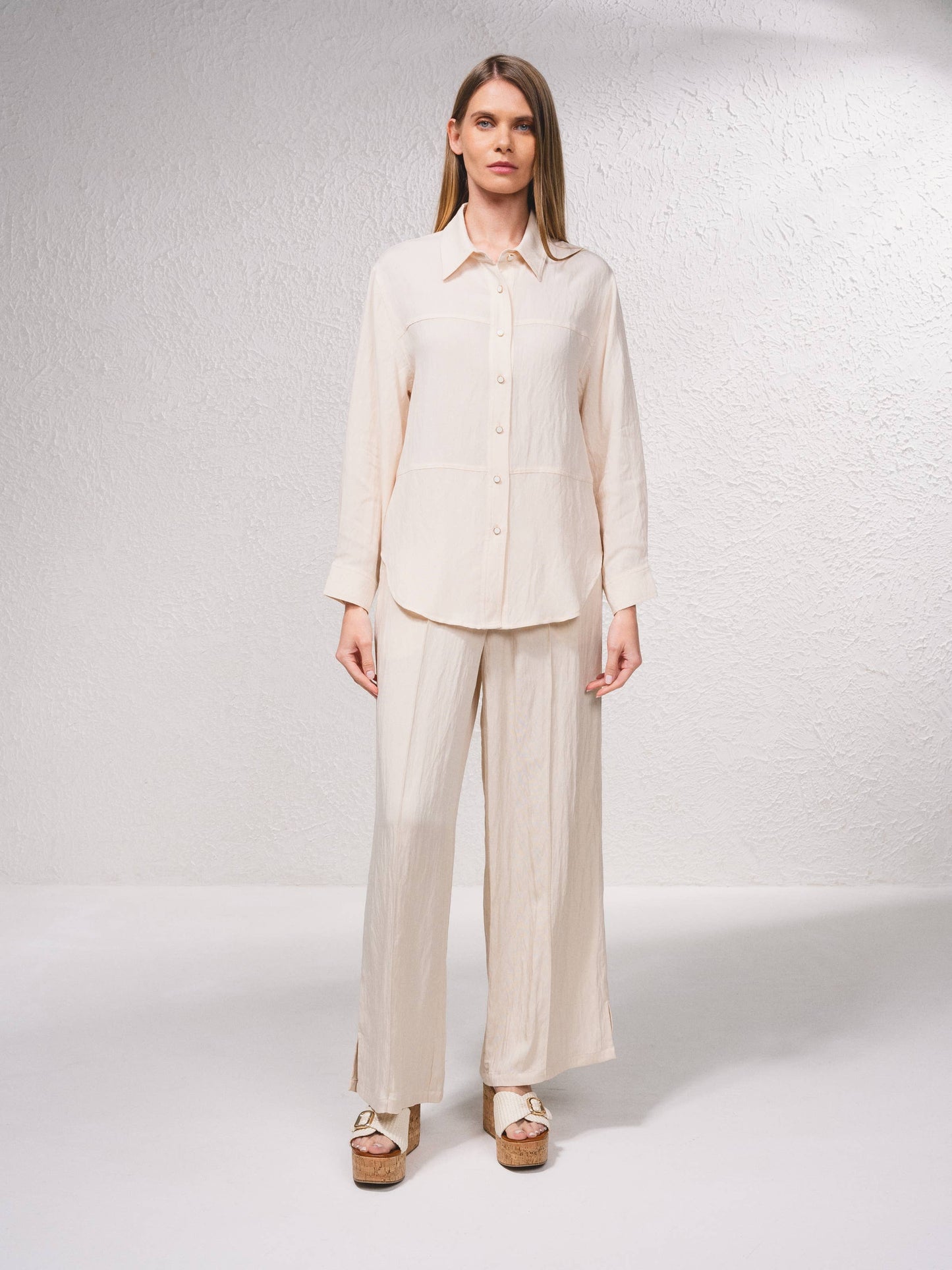 Camicetta oversize con bottoni frontali e colletto classico