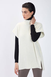 Gilet in maglia a coste con collo alto