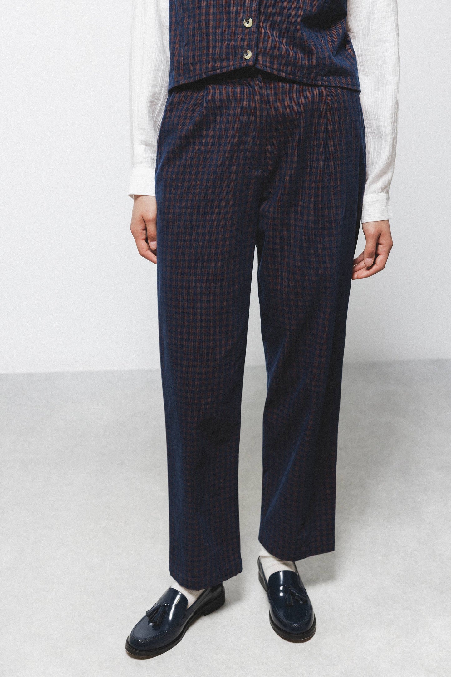 Pantaloni aderenti a quadri in cotone