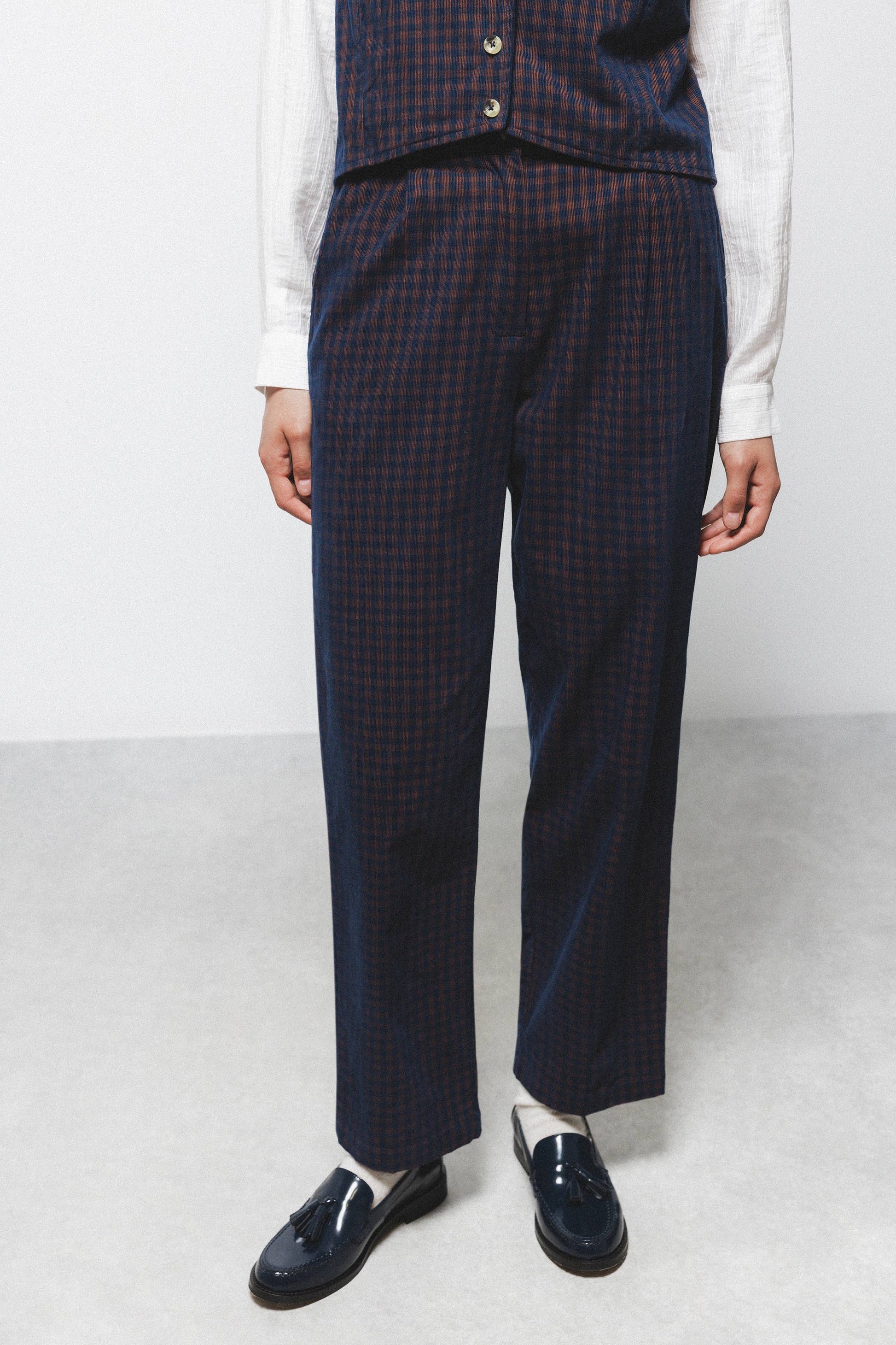 Pantaloni aderenti a quadri in cotone