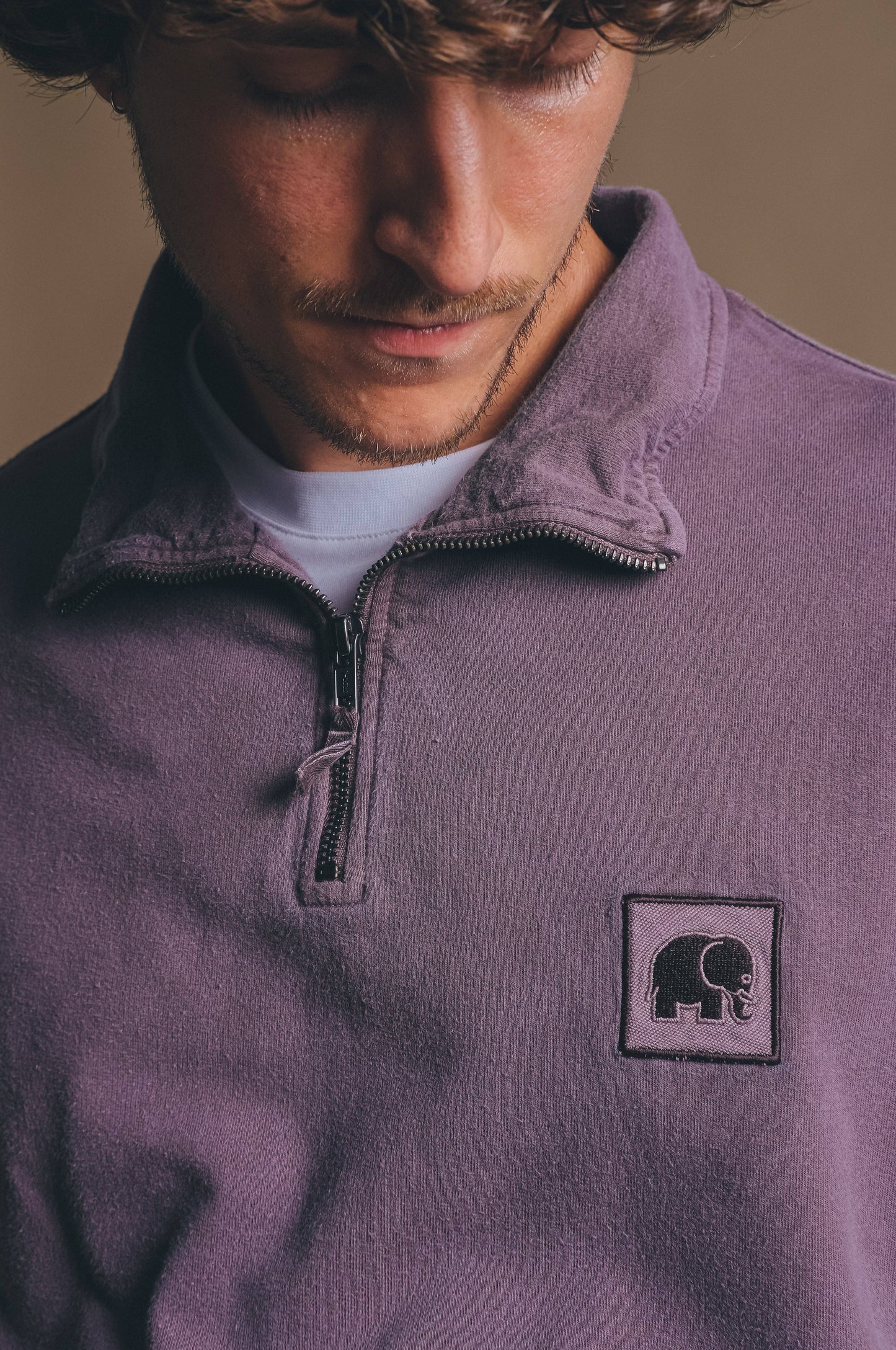 Maglione con mezza zip tinto a pigmento viola tramonto