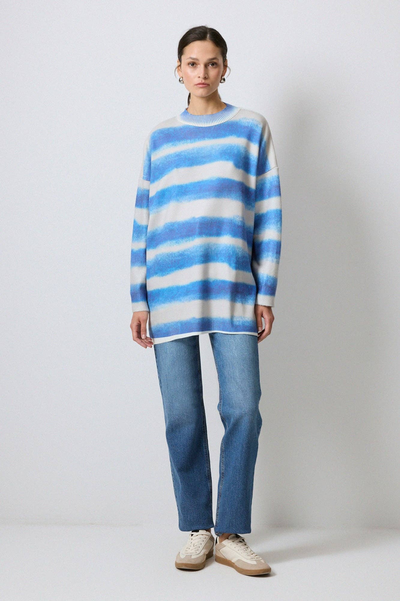 Maglione oversize a righe morbido blu