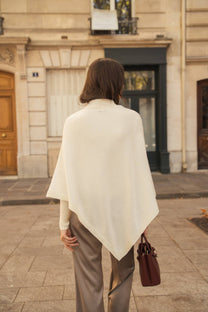 Poncho a coste con scollo a V