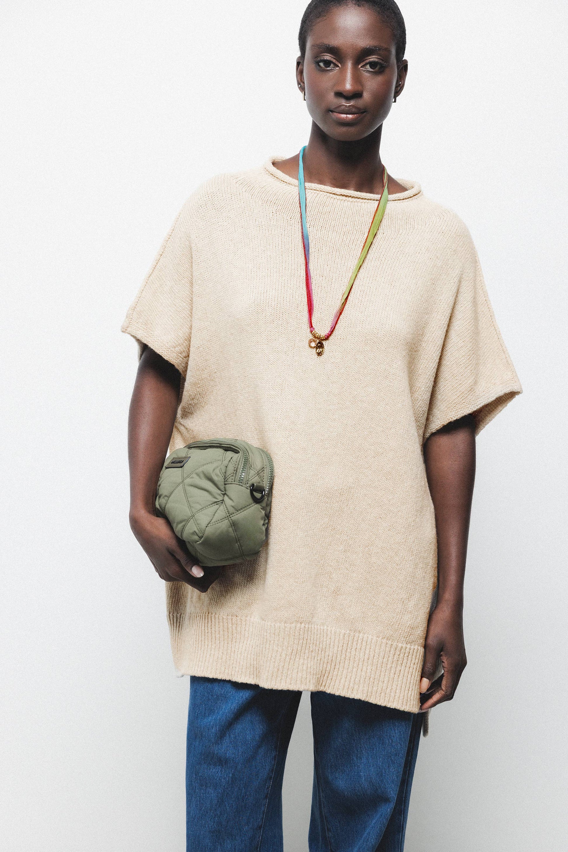 Maglione oversize in lana con collo alto e maniche a pipistrello