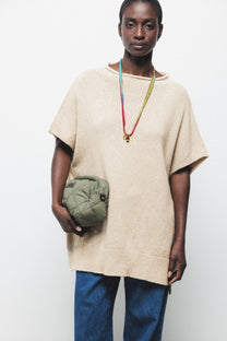 Maglione oversize in lana con collo alto e maniche a pipistrello