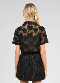 Camicia in pizzo nero con colletto e maniche corte