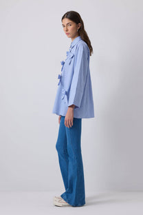 Camicia oversize in popeline di cotone a righe con fiocchi decorativi