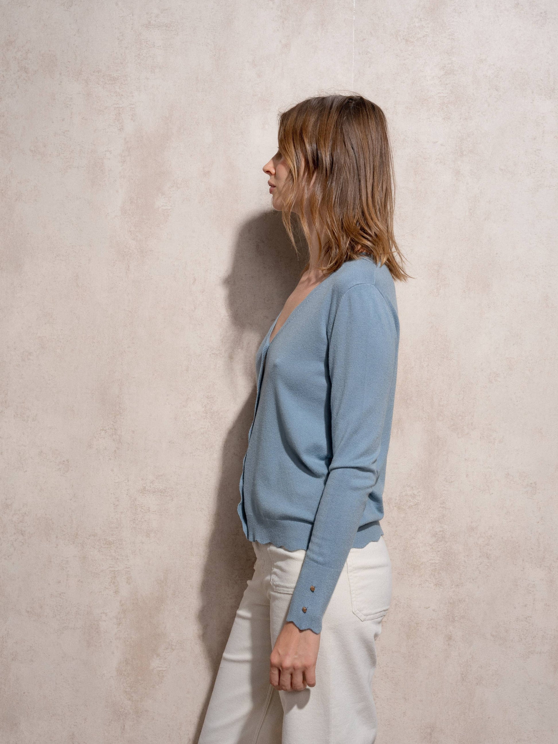 Cardigan in maglia con bottoni dorati