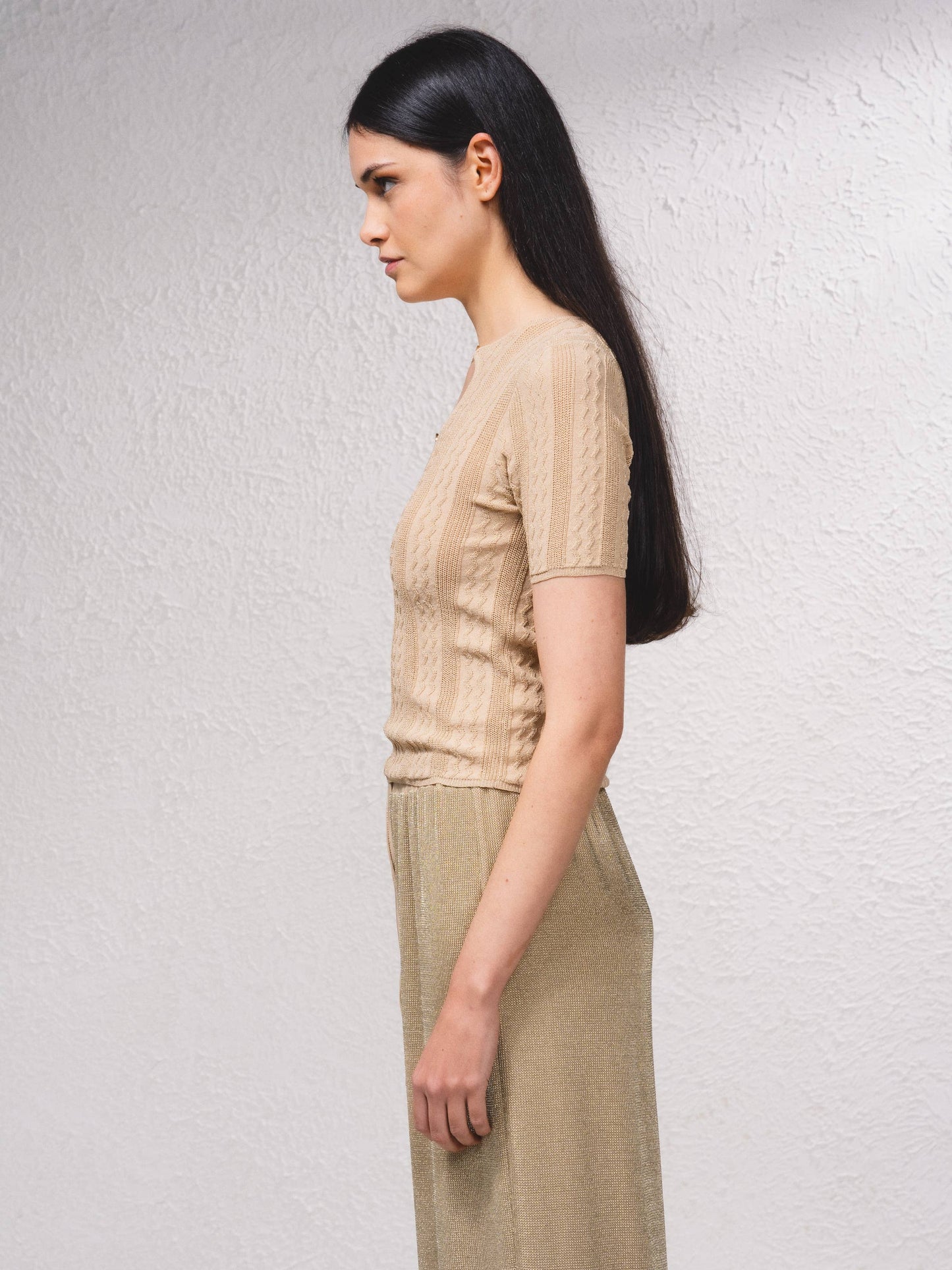 Top in maglia lurex con cut-out frontale