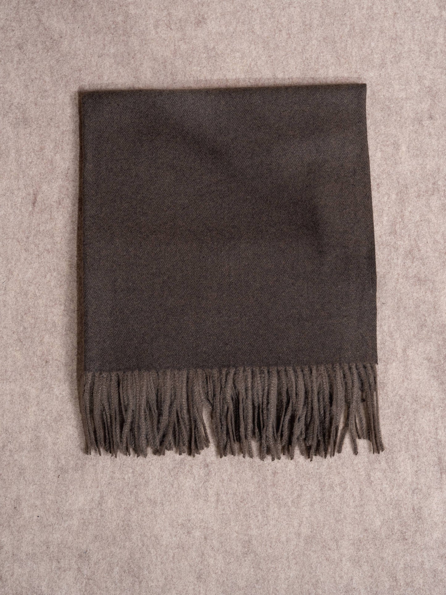 Sciarpa morbida in cashmere e viscosa con frange