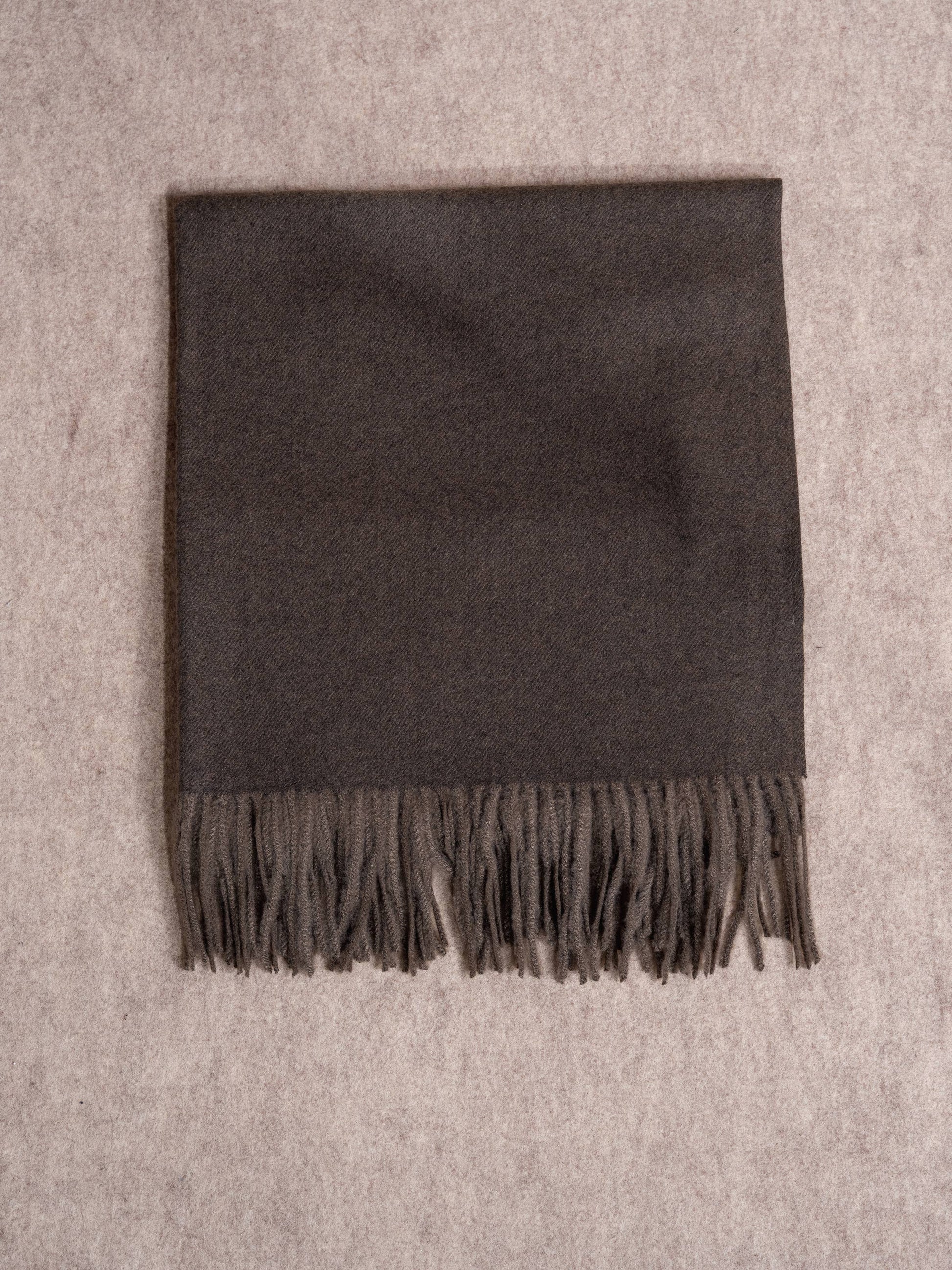 Sciarpa morbida in cashmere e viscosa con frange