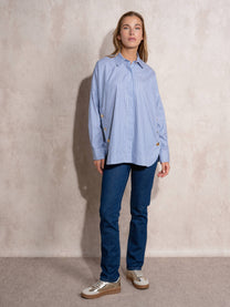 Blusa camicia oversize in cotone con bottoni dorati