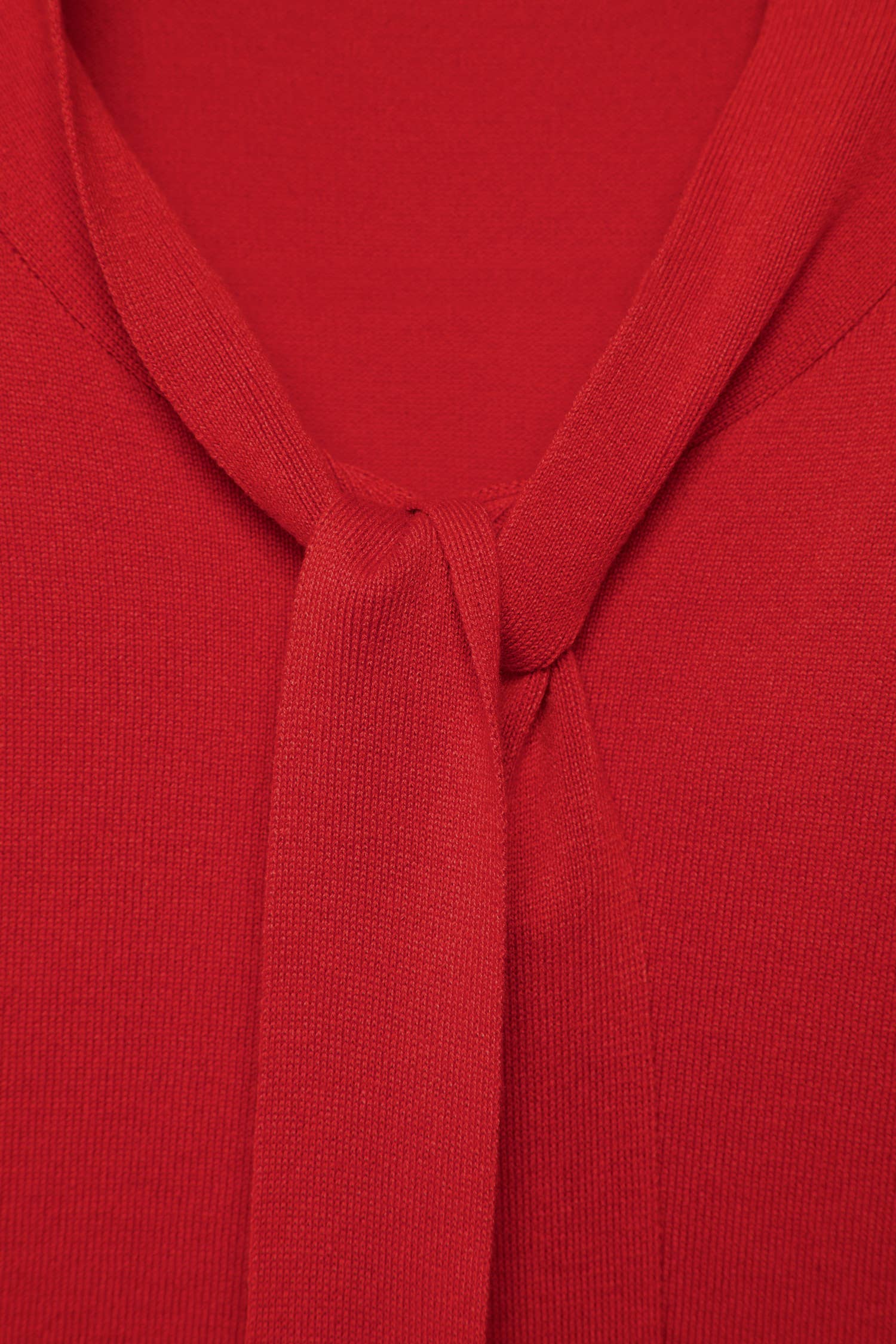 Maglione in maglia rasata con scollo a V e fiocco