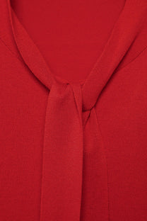 Maglione in maglia rasata con scollo a V e fiocco
