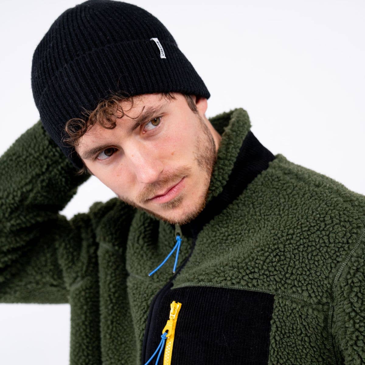 Cappello beanie nero in lana d’agnello