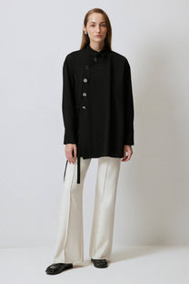 Camicia in crêpe asimmetrica con cintura