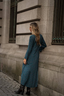 Abito lungo floreale con scollo a V