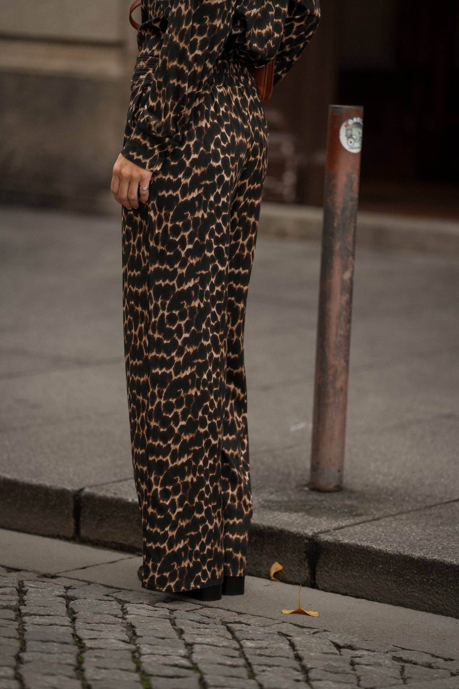 Pantaloni animalier in viscosa