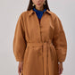 Trench corto con cintura