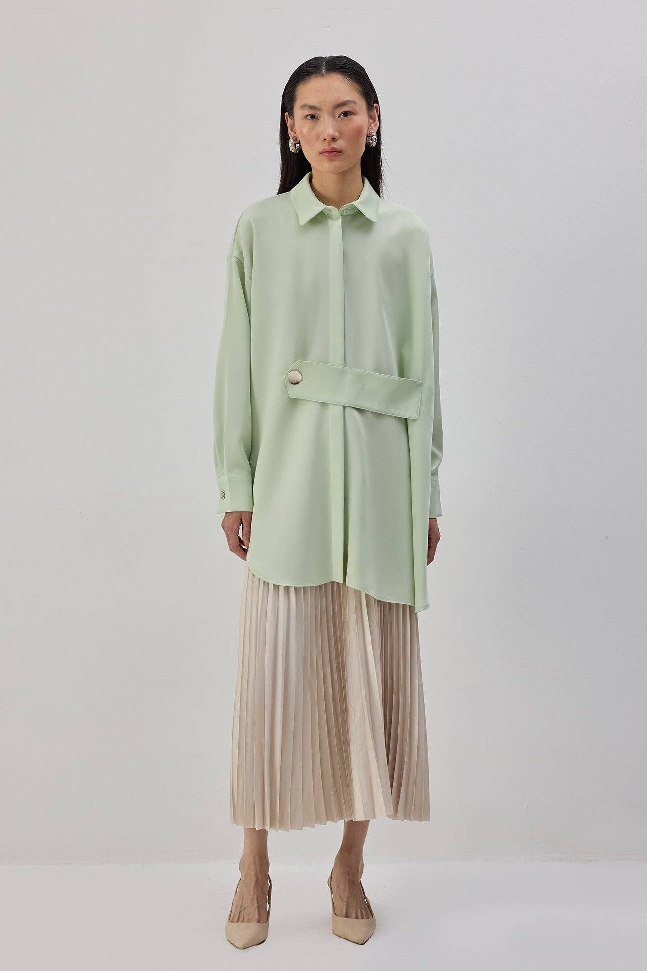 Camicia oversize in raso con fascia