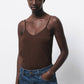 Top basic con scollo a V e spalline sottili