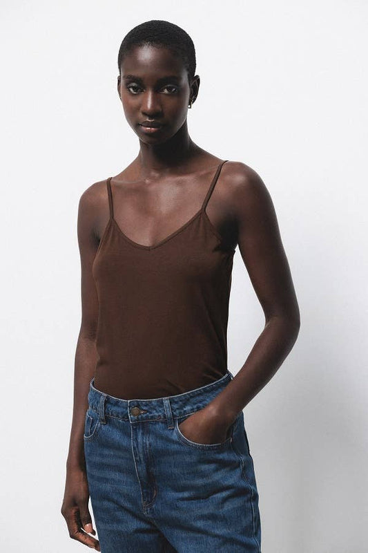 Top basic con scollo a V e spalline sottili