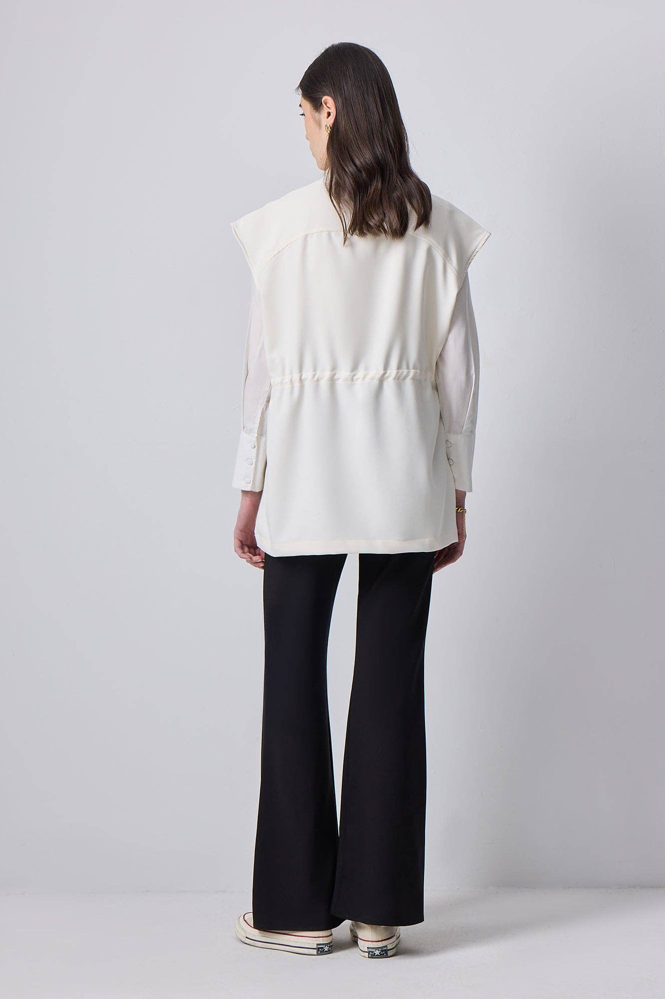 Gilet in crêpe con maxi tasche