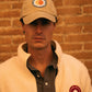 Cappellino in cotone biologico color sabbia con patch ricamata