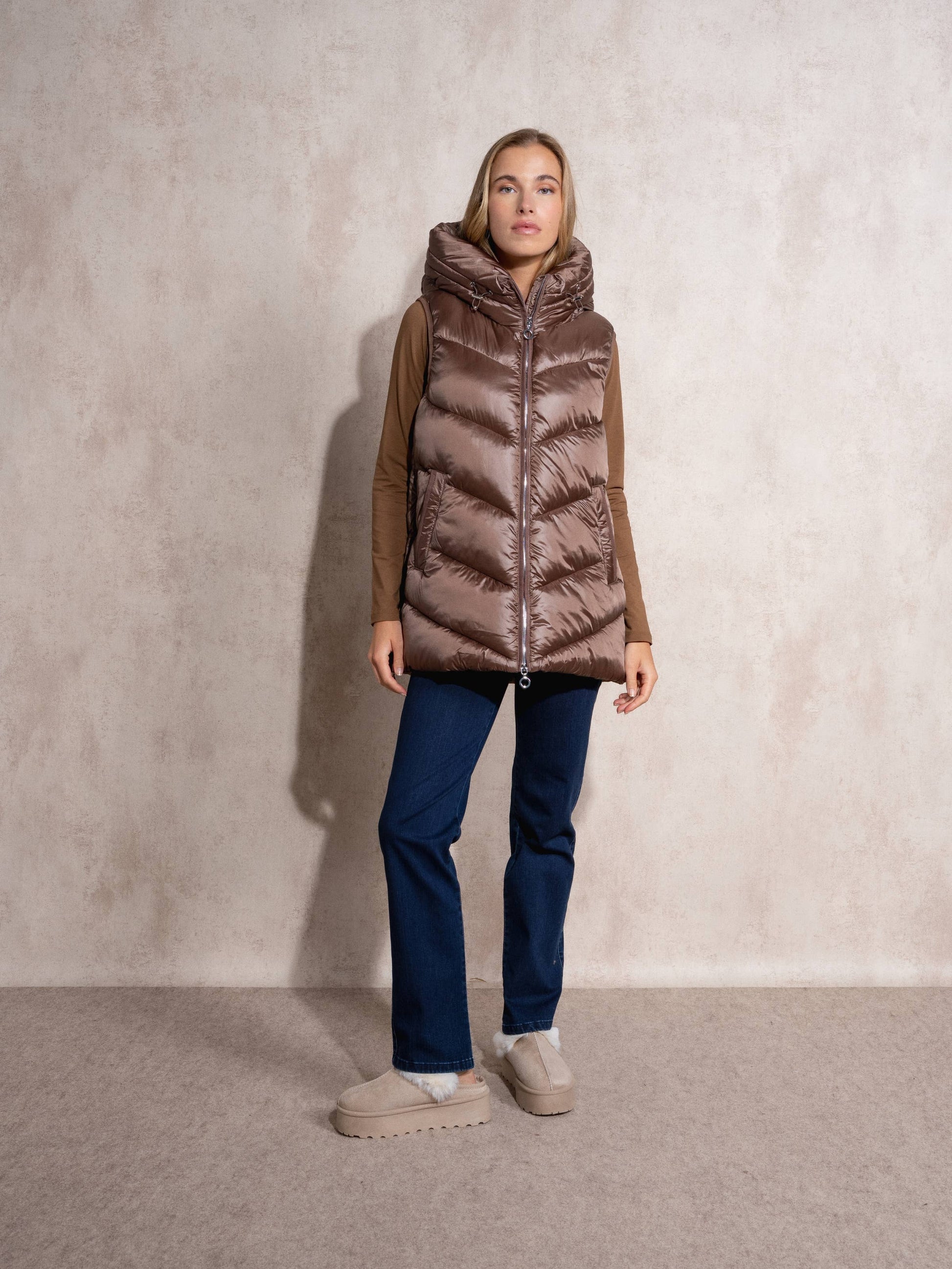 Gilet imbottito lungo con cappuccio da donna