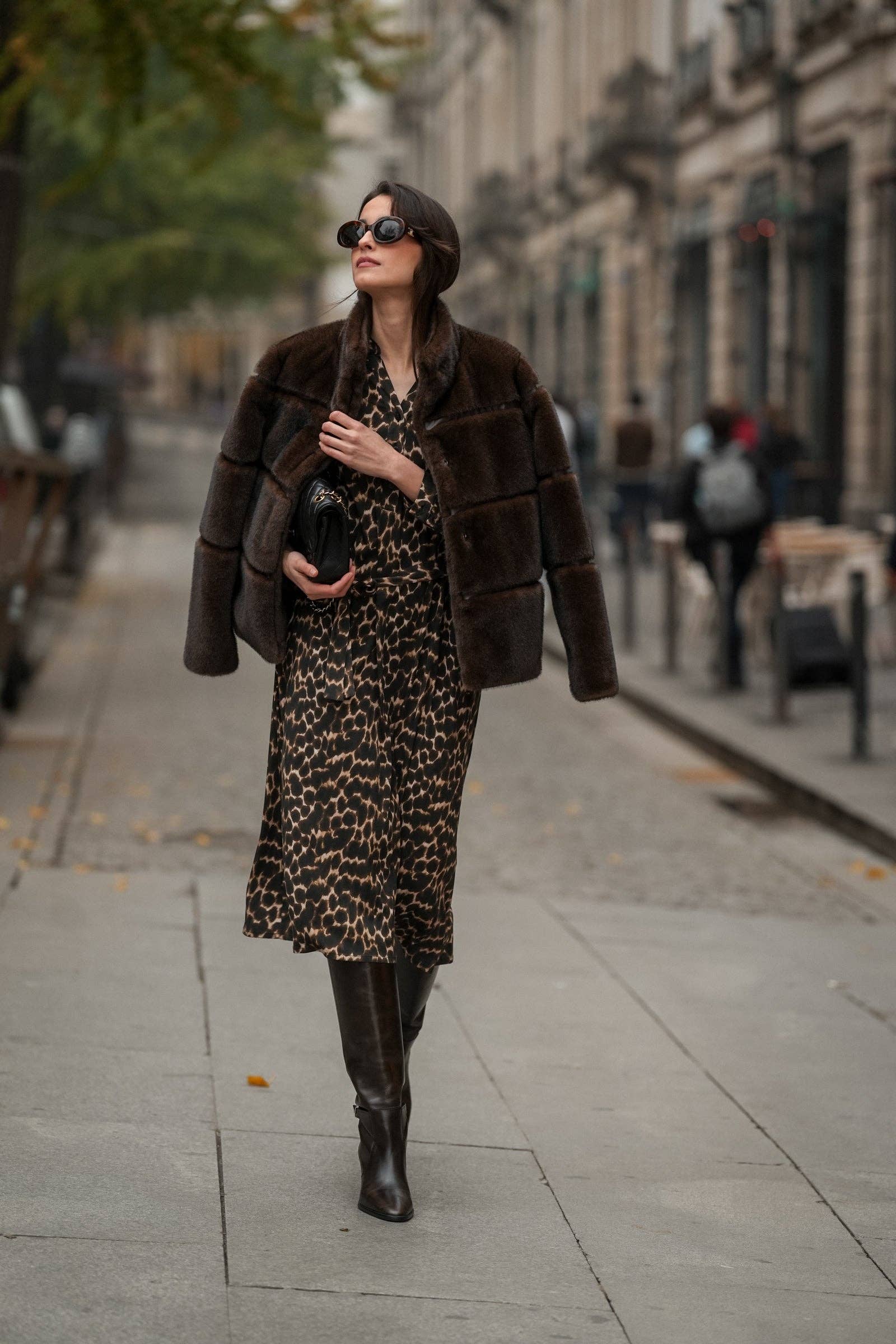 Abito midi animalier in viscosa con cintura